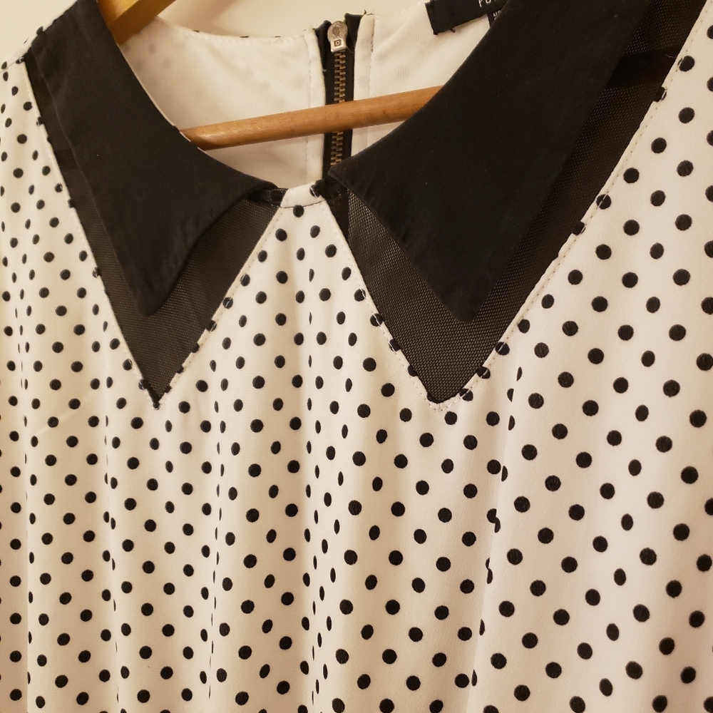 FOREVER 21 SLEEVELESS SHORT DRESS CREAM WITH BLACK POLKA DOTS Size M